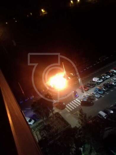 Imagen del incendio captada por un vecino y remitida a TELDEACTUALIDAD a las 3.33 horas (Foto TA)